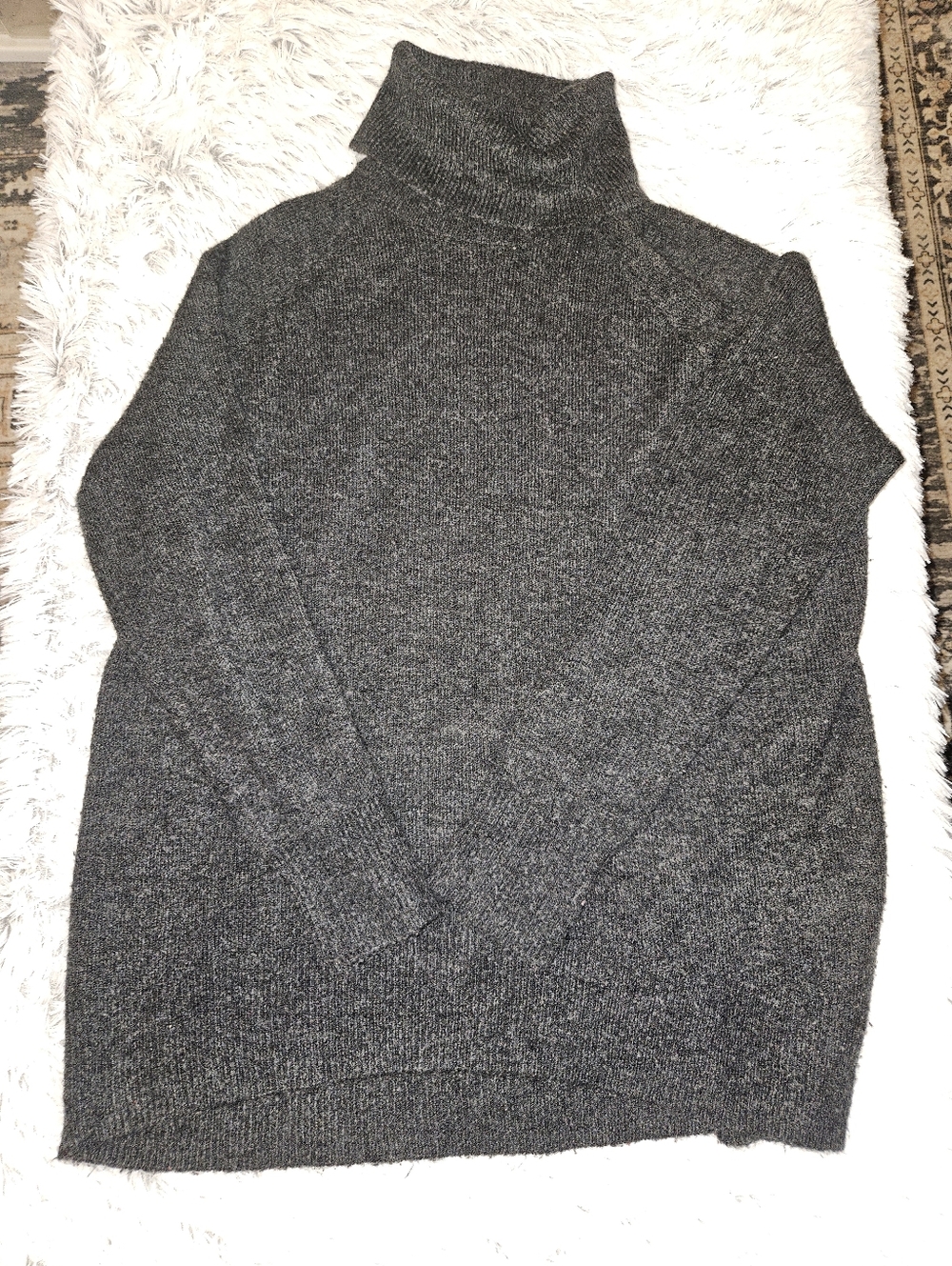 H&M Gray Oversized Turtleneck Sweater – Cozy Soft Knit Size Medium